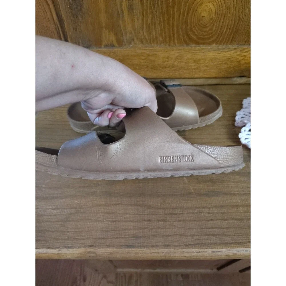 Women’s Arizona Birkenstocks Gold Size 41 Women's 8 Mens 10 Slides Pool Beach
